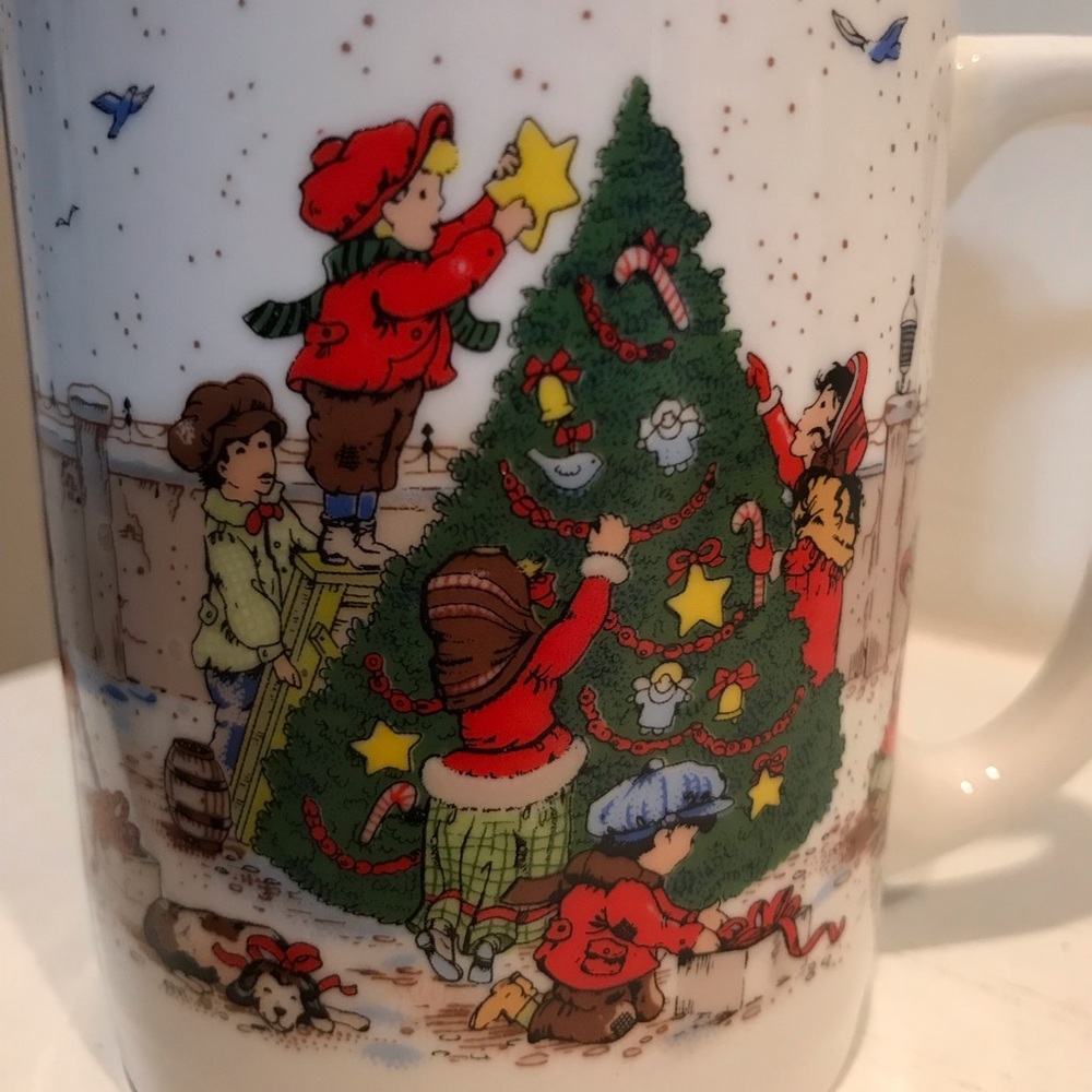 Vintage Christmas coffee/tea cup by L&M RUPP - Picture 2 of 8